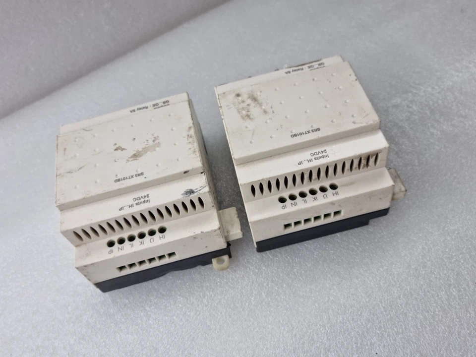 LOT OF 2 PCS SCHNEIDER TELEMECANIQUE SR3 XT101BD ZELIO LOGIC EXPANSION IO MODULE